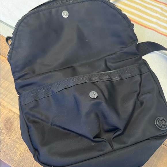 lululemon athletica Classic Black Crossbody Bag - Picture 3 of 3